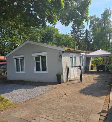 Lanaken Chalet De Esquí | T'chaletje met hottub