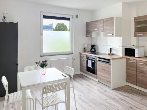 Krefeld Apartamento | T&K Apartments - Krefeld Zentrum - 1 and 2 room Apartments 20min to Fair DUS