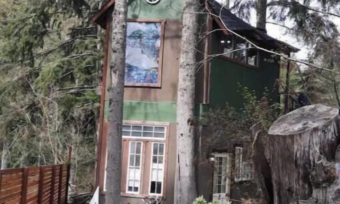 Ashford Cabina | T, s Creekside cabin. King Bed/ Hot tub/ treehouse