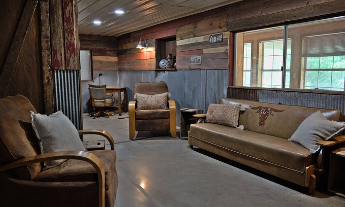 Warsaw Casa | T's Fish Camp--Crappie Are Biting—Sleeps up to Six