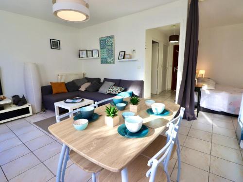 Annecy Old Town Apartamento | T1 Confortable à 2 Pas du Centre d'Annecy avec Parking et Terrasse - FR-1-432-44