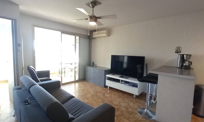 Miramar Apartamento | T2 cabin 40 m² 5 persons Air-conditioned, Wifi, Netflix, 400m beach, parking