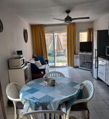 Vias Apartamento | T2 climatisé front de mer avec terrasse et parking - V0742