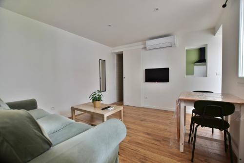 Meze Apartamento | T2 en RDC climatisé à 50m de la plage et du port