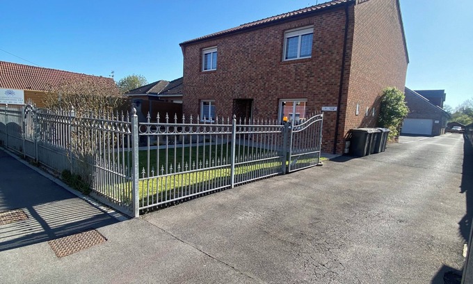 Saint-Amand-les-Eaux Apartamento | T2 ground floor apartment 2.5kms from town center and casino