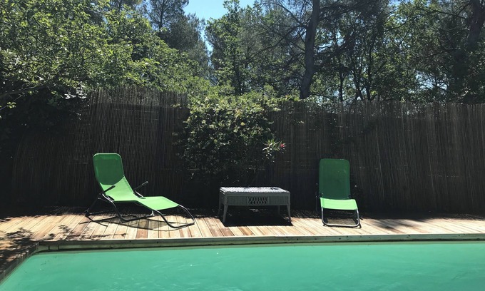Rousset Casa | T2 in private property in garden with pool overlooking pinewood