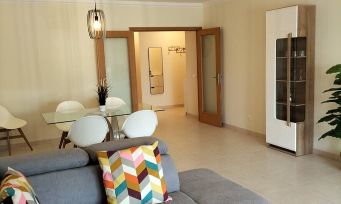 Cavacos Apartamento | T2 INFANTE MODERNO WI-FI GARAGEM 50 M PRAIA