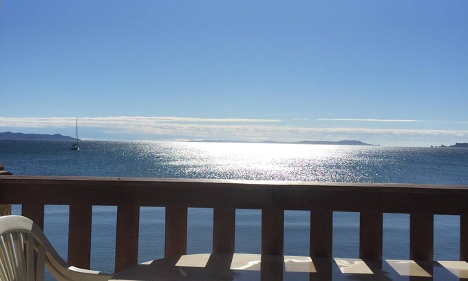 Giens Apartamento | T2 La Capte, pies en el agua, terraza con vista al mar, acceso directo a la playa