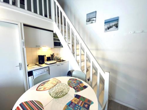 Les Sables d'Olonne Apartamento | T2 Mezzanine aux Sables d'Olonne - Balcon, Proche Plage et Commerces - FR-1-92-745