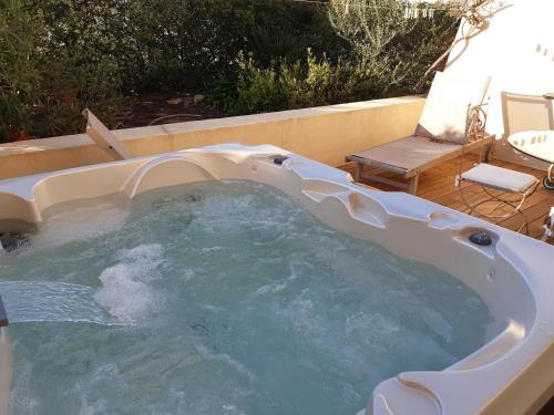 Marine de Saint Ambroggio Apartamento | T2 rénové 100m plage avec SPA privatif entre calvi et ile rousse