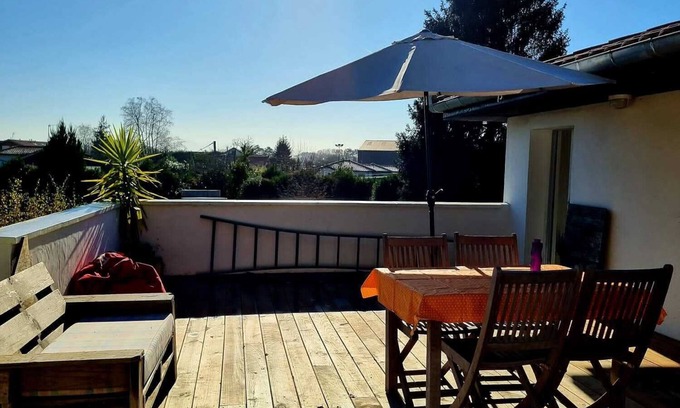 Bayonne Apartamento | T3-75m2 + TERRACE of 40m2 on the 1st floor of a house + GARDEN and private PARKING