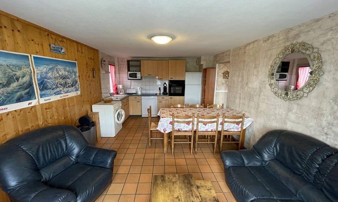 Saint-Jacques-des-Blats Apartamento | Apartamento Saint-Jacques-des-Blats, 2 dormitorios, 8 personas
