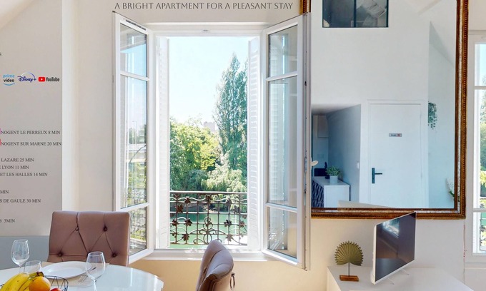 Le Port sous la Lune Apartamento | T3 apartment overlooking the Marne in Nogent sur Marne near Paris & Disney