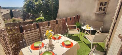 Sauzet Apartamento | T3 avec sa terrasse au cœur du village médiéval