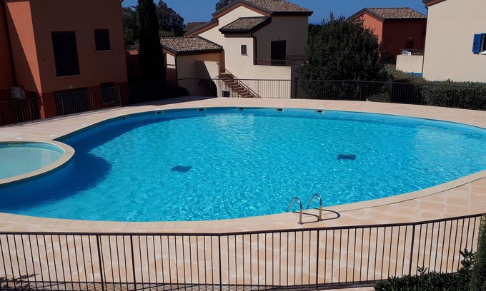 Lozari Apartamento | T3 duplex a 10 minutos de la playa. / Piscina Clim. Tiendas cercanas.