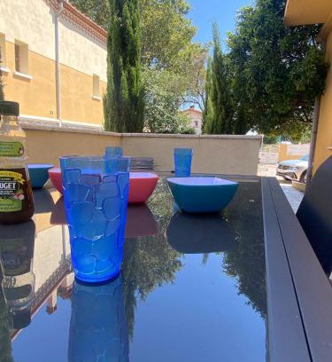 Saint-Hippolyte Apartamento | T3 rdc, terrasse ombragée, parking avec portail