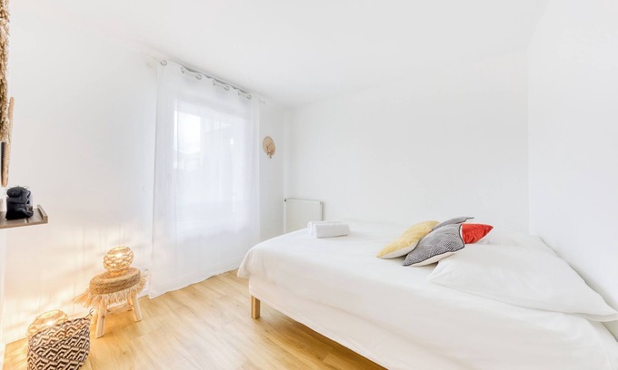 Saint-Ouen-l'Aumone Apartamento | T3 Terrasse parking- Paris 35 min - face gare St ouen l'aumône