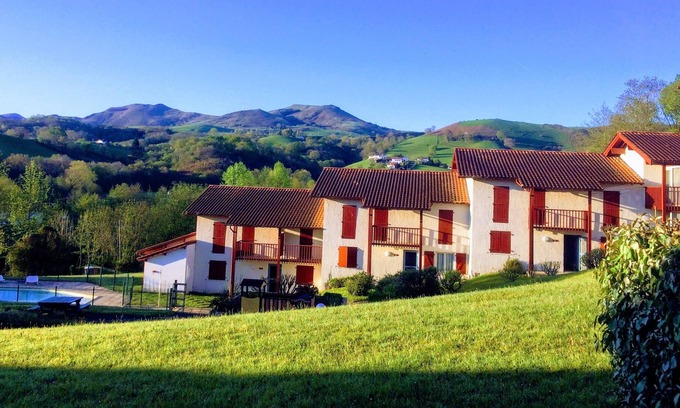 Souraide Apartamento | T3 con piscina climatizada Espelette, vacaciones ideales o curas de spa Cambo