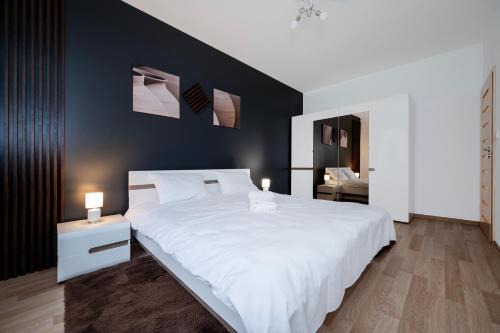 Lodz Apartamento | Tabelowa Deluxe Apartament with Garden