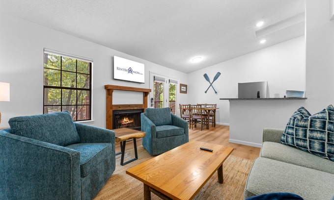Kimberling City Casa | Table Rock Lake Access-Upgraded Bungalow-Free Attraction Tickets-Cmty Pools, Mini Golf, Pickleball