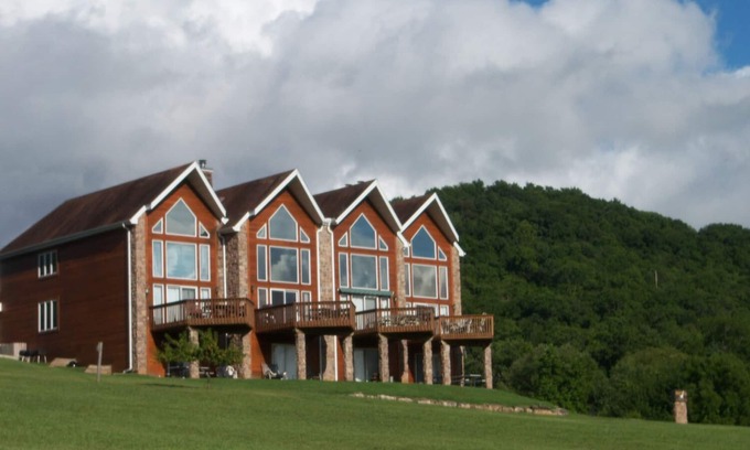 Holiday Island Condominio | Table Rock Lake, Steps to Marina
