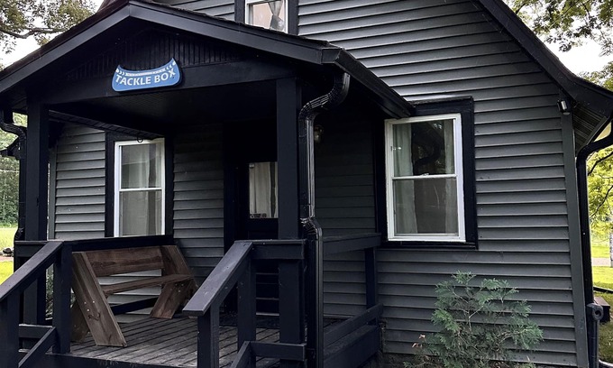 Three Rivers Cabaña | Blues Cottage - Lakefront Cottages en Semi-lago privado, playa, barcos, diversión!