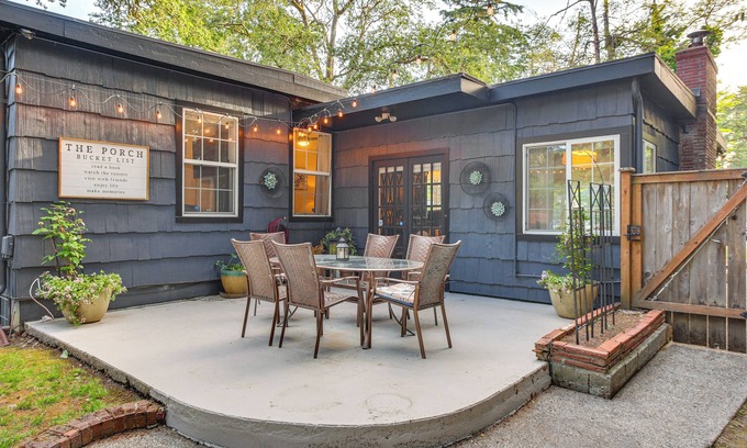 Tillicum Casa | Tacoma Retreat w/ Fire Pit - Walk to Lake Access!