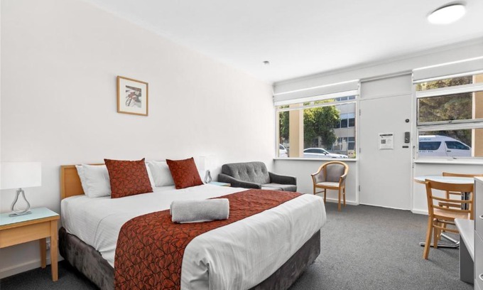 Glenelg Hotel | Taft Apartments