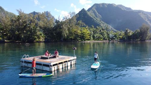 Teahupo'o Casa | tahiti-bungalow at Teahupoo: beachfront with pountoon and mini pool
