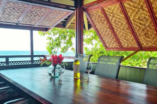 Hitiaa Chalet De Esquí | TAHITI Tamanu House - Séjour Bord de mer, Plage privée, TV, Wifi, Hôte Polynésienne