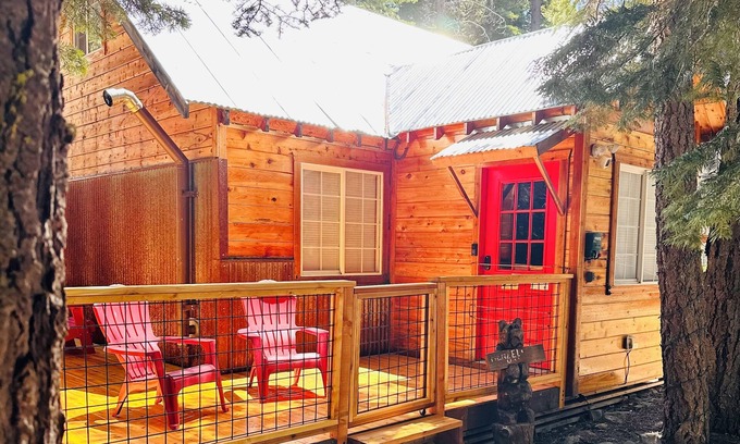Tahoma Cabina | Tahoe Cabin 1 mile from lake. Great for family or couples!