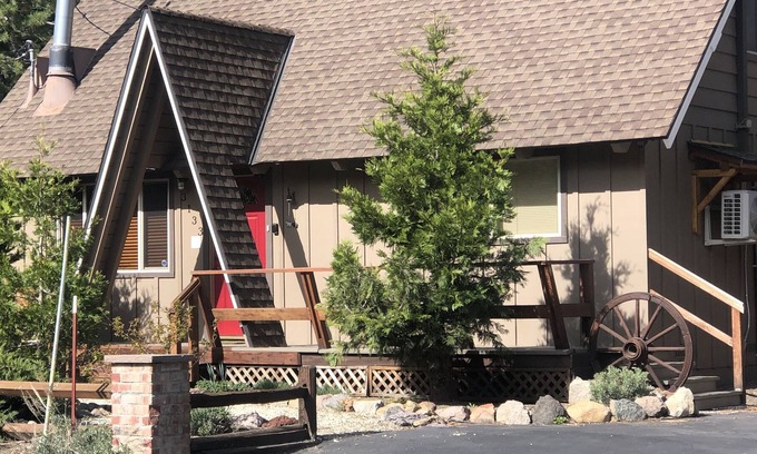 Al Tahoe Cabina | Tahoe Lake Cabin gem, 3 short blocks to the Lake