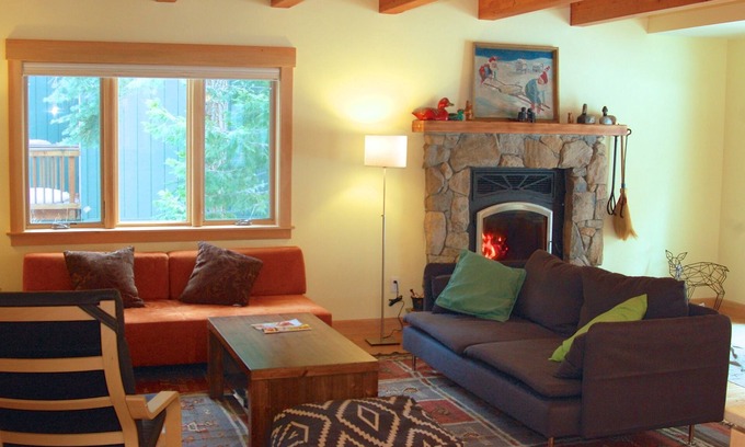 Tahoe Pines Casa | CABINA MODERNA CERCA DEL LAGO / SKI / CABLE / WIFI