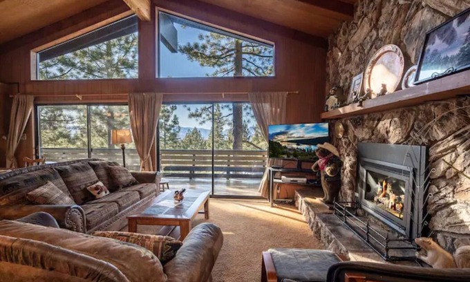 Tahoe Village Casa | ❤❤❤Tahoe Vacation Stay w/Lake Views/Next to Casinos❤❤❤