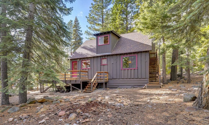 Tahoe Vista Cabina | Tahoe Vista, Dogs Ok, Walk to Lake and Hiking -Into the Woods