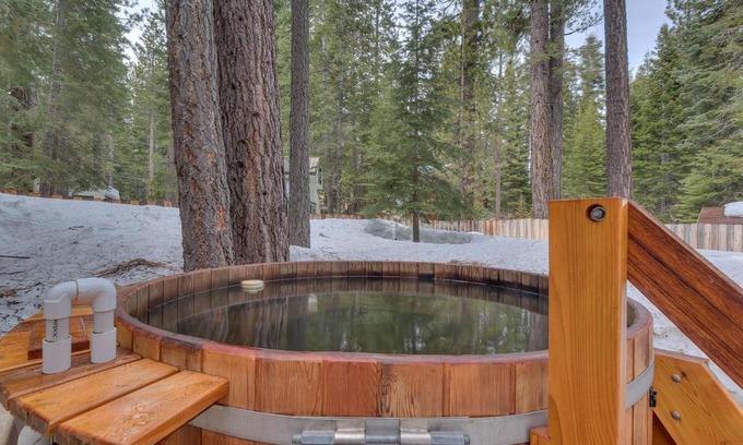 Tahoma Casa | Tahoma Charm on West Shore - Beautiful Open Concept 3 BR w Private Hot Tub