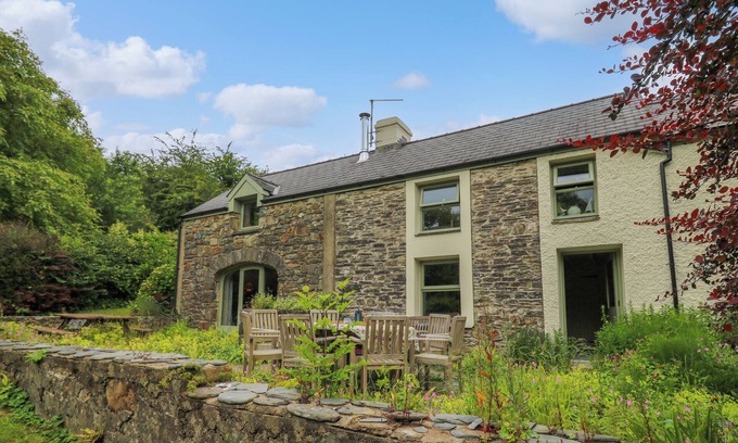 Dinas Cross Cabaña | TAIBACH, pet friendly, character holiday cottage in Dinas Cross