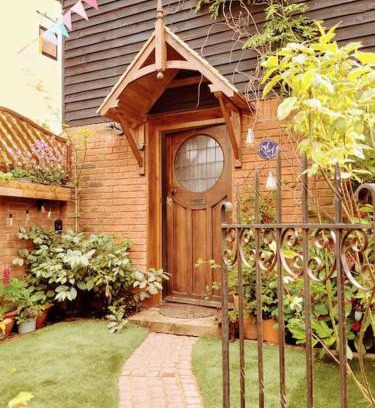 Stalham Casa | TAIL END: Bijoux Broads & Beach Base! Now with TV!