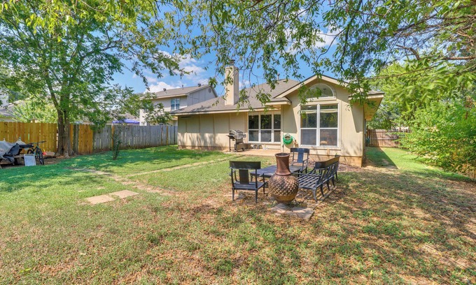Bryan Casa | Tailgate Fun & Campus Spirit: Bryan Home w/Patio