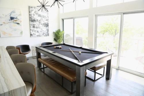 Central East Austin Apartamento | Tailgate Penthouse 2 Blocks from UT Stadium