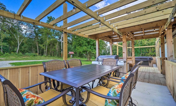 East Fultonham Casa | 'Take 5' Retreat w/ Hot Tub: Relax, Rest, Refresh!