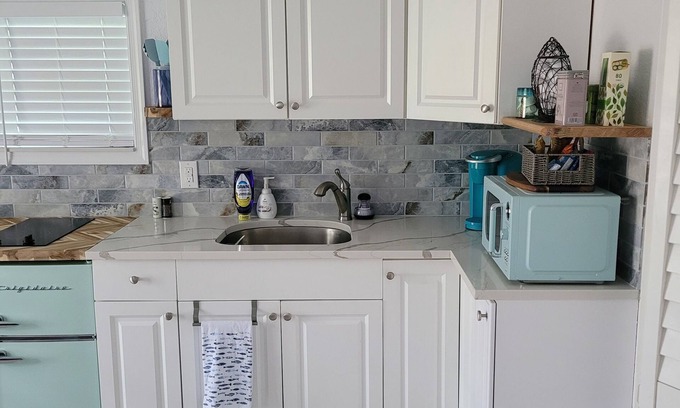 Boynton Beach Apartamento | Take it easy at this cozy little getaway in a quiet residential neighborhood