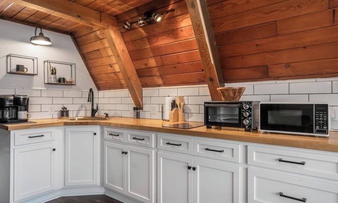 Centerville Cabina | Take it easy at this unique and tranquil getaway.