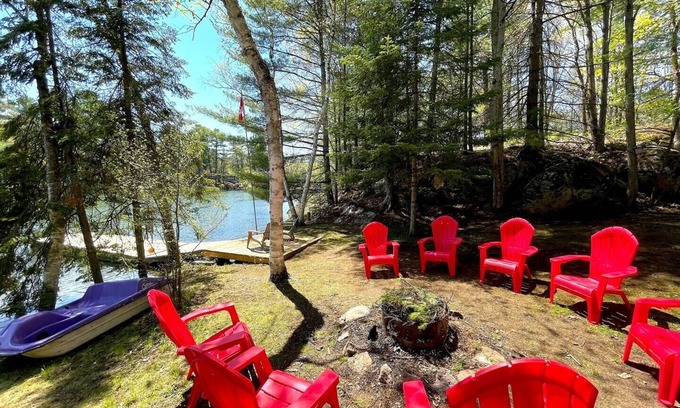 Washago Cabaña | "Take It Easy" cottage w/ Hot Tub & Finnish Sauna