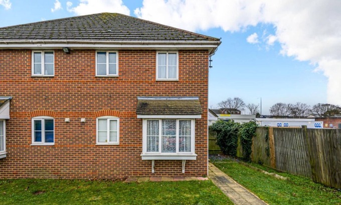 Ashford Casa | TakeOff House - Whole House Next To Heathrow Airport! Sleeps 5