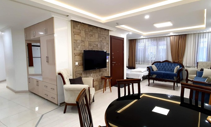 Cihangir Apartamento | Taksim Cihangir Apt. Family & Friends 2BR: Sleeps 8, Central Location, Open Plan