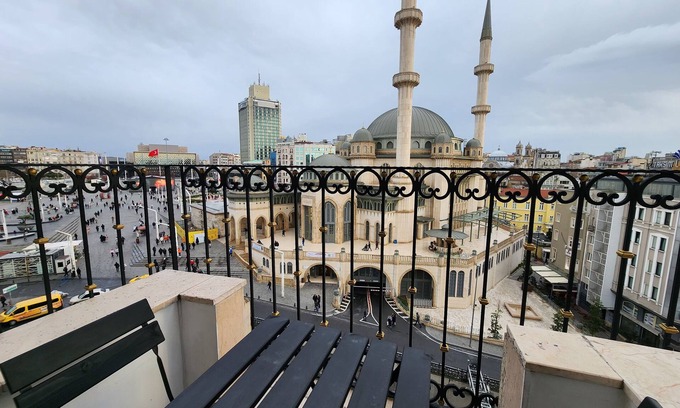Gumussuyu Mahallesi Hotel | Taksim Landhouse