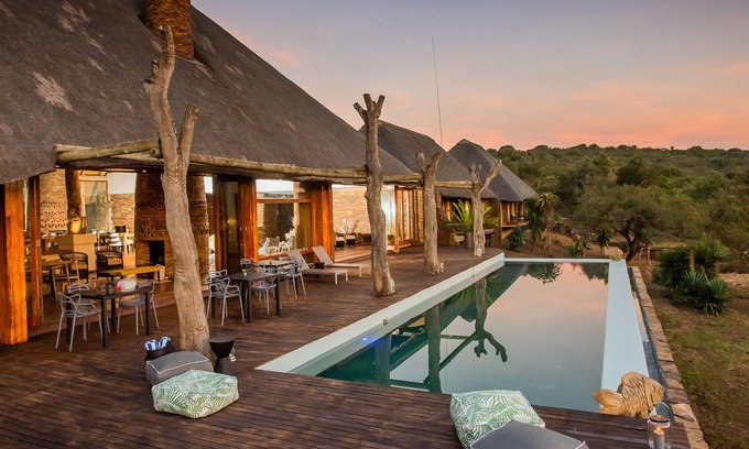 Eston Cabina | Tala Game Reserve