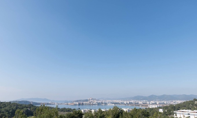 Puig Manya Chalet De Esquí | Talamanca best sea view