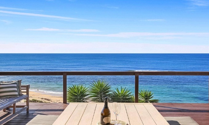 Blue Bay Casa | TALINGA | Beachfront, Ocean Views | Accom Holidays